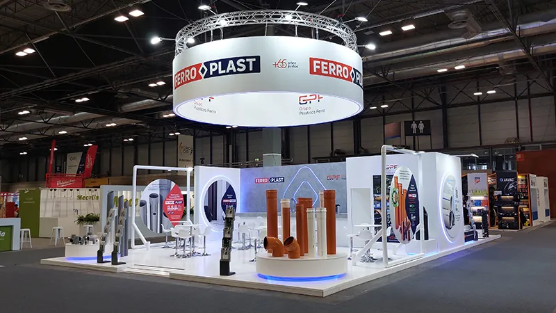Diseño de stand Ferroplast 2025